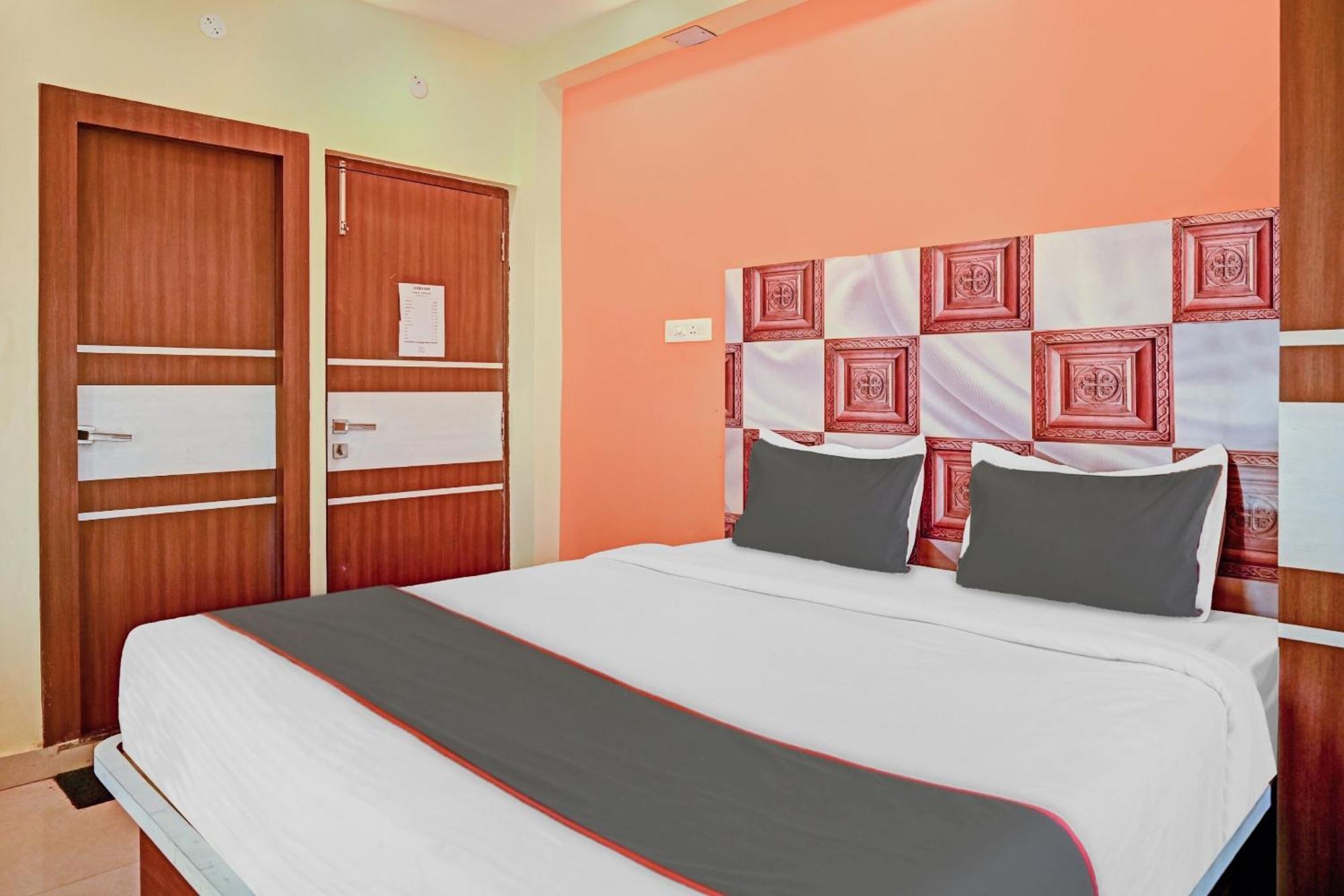 Hotel Collection O New Avro Near Eco Park Kolkata